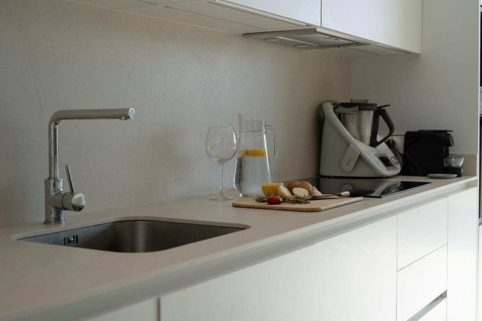 Vivi Homes - Sunset Pool, Sauna, Gym & Apartment